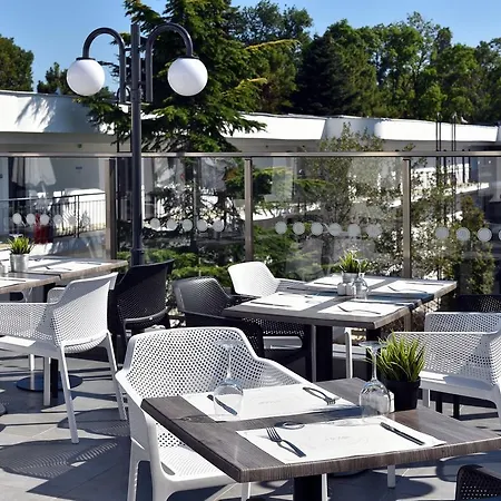 Хотел Ihotel